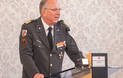 © Rotes Kreuz Salzburg / wildbild Rotkreuz-Präsident Dr. Werner Aufmesser hob in seiner Begrüßung die selbstlose Bereitschaft der Blutspender:innen zur Hilfe hervor.