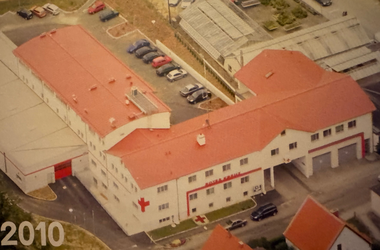 Das fertig umgebaute und modernisierte Gebäude im Jahr 2010 von der Vogelperspektive.