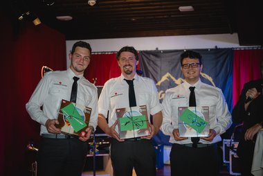 Gewinner:innen der Tombola v.l.n.r.: Lukas Gößler, Mario Haslinger, Leandro Silvestri