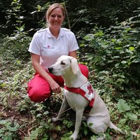 Stefanie Sommersguter-Maierhofer mit Hündin Lilly Bug