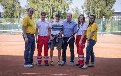 (v.l.): Martin Gossenreiter, Laurenz Vierlinger, Ersthelfer Johann Rehberger, Franz Hochreiter, Franziska Nimmervoll und Theresa Gossenreiter.