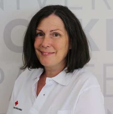 Michaela Heiß-van Bommel - © rotes Kreuz Tirol Christine Widmann Im Portrait zu sehen ist Michaela Heiss van Bommel im rotkreuz Poloshirt