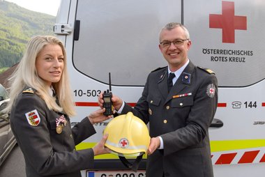 Manfred Goritschnig übergab das Amt des Bezirksrettungskommandanten für den Lungau an Elisabeth Gruber.