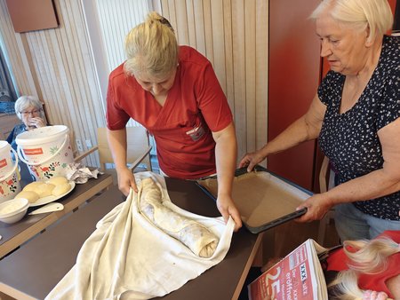 Apfelstrudelbacken im SWH Hallein