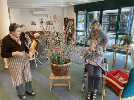 Ein großer Osterstrauch 