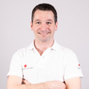 Christoph Schullern-Schrattenhofen MBA BSc - © Rotes Kreuz Tirol Andreas Amplatz Christoph Schullern-Schrattenhofen im Rotkreuz-Polo und im Profil