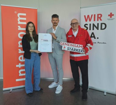 Gruppenbild mit den Kooperationspartnern von Internorm