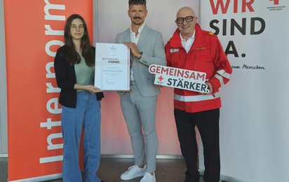 Gruppenbild mit den Kooperationspartnern von Internorm