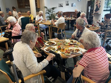 Grillfest im Seniorenwohnhaus Elsbethen