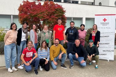 Gruppenfoto der Pädagoginnen, die in einem weiteren Fortbildungskurs lernten, Erste Hilfe bei Kindernotfällen zu leisten.