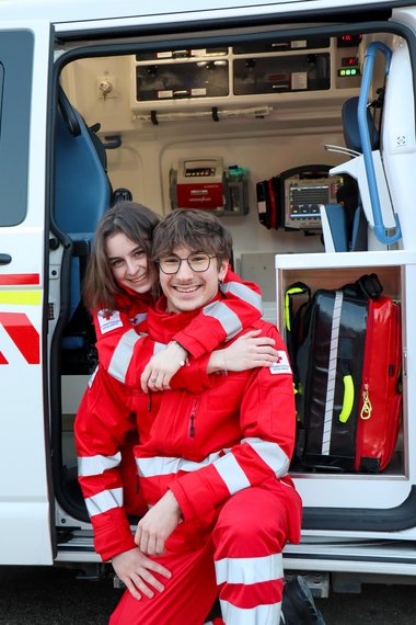 Elisabeth und Moritz vom Roten Kreuz in Linz-Süd