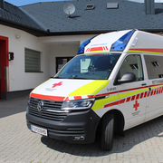 © ÖRK/Lukas Raich Der Krankentransportwagen 69/411 in der Frontansicht