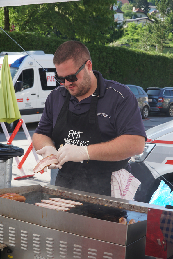 Grillstation beim Garagenfest