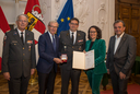 Im Bild: Rotkreuz-Präsident Dr. Werner Aufmesser, Landeshauptmann Wilfried Haslauer, Robert Oberascher aus der Stadt Salzburg, Landesrätin Daniela Gutschi, Landesrat Christian Pewny.