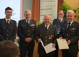 v.l. Alexander Perry, BSc. (Bezirksgeschäftsführer), Günther Ennemoser (Präsident ÖRK LV Tirol), Gerhard Payer, Egon Kleinlercher (Vizepräsident ÖRK LV Tirol und Bezirksstellenleiter), Markus Mayerl (Bürgermeister von Dölsach und Abgeordneter zum Tiroler Landtag). Im Hintergrund: Granig Wilhelm, MBA (Bereichsleiter Gesundheits- und soziale Dienste);