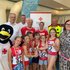 Vertreterinnen des Roten Kreuzes und der Politik mit Teilnehmerinnen am Pinguin Cup