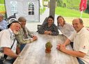 Weitere Reiseteilnehmer:innen im Restaurant