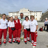 Betreutes Reisen-Team vor Schloss