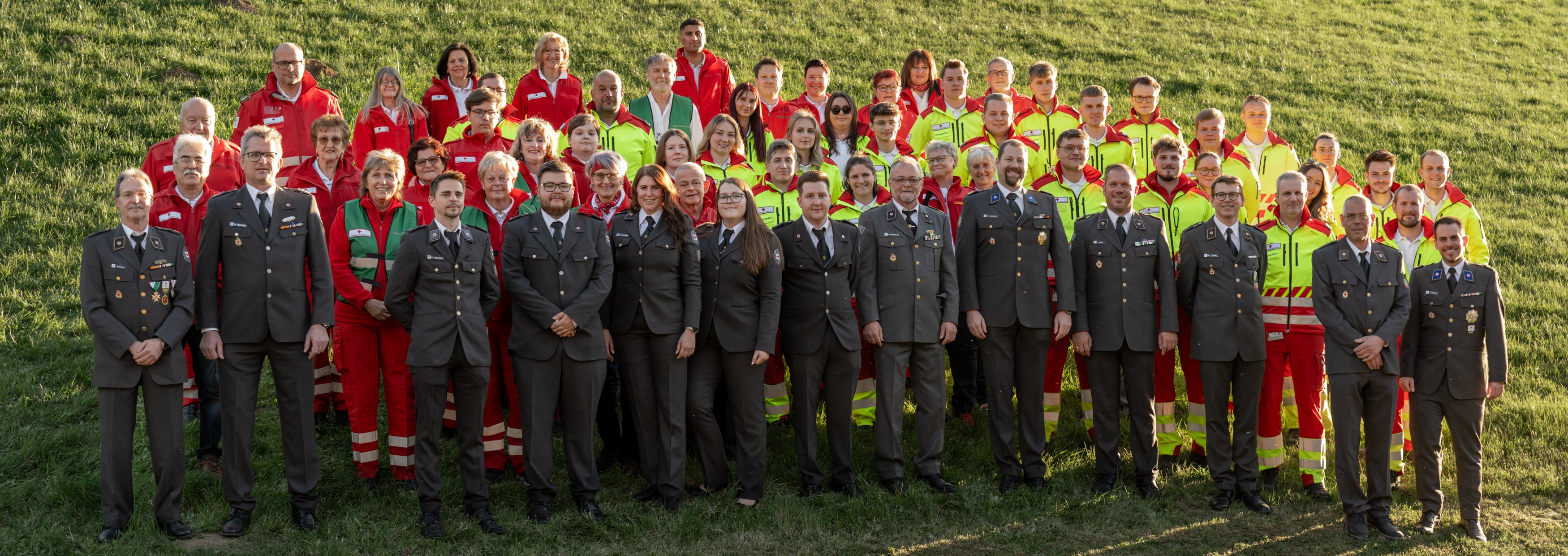 Gruppenbild der Teilnehmer:innen an der Bezirksversammlung 2026.