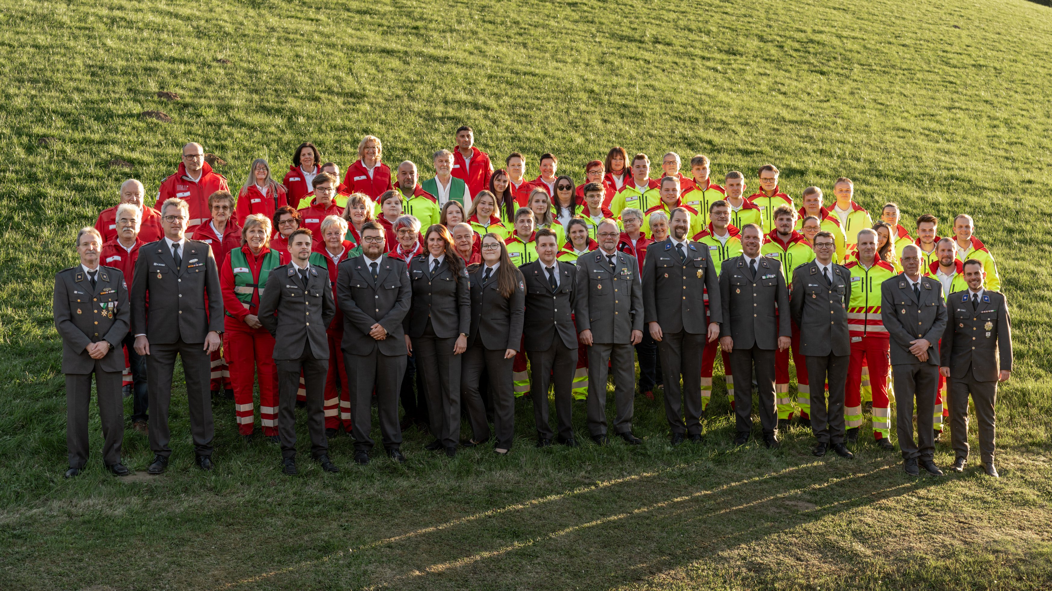 Gruppenbild der Teilnehmer:innen an der Bezirksversammlung 2026.