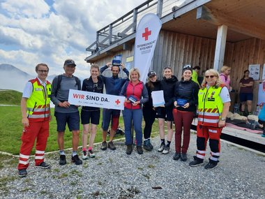 Erste-Hilfe-Lehrbeauftrage mit Schulungs-Teilnehmerinnen