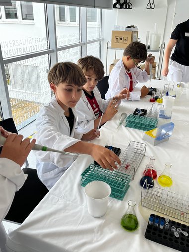 An zwei Tagen blickten die jungen Forscher hinter die Kulissen der Blutzentrale OÖ.