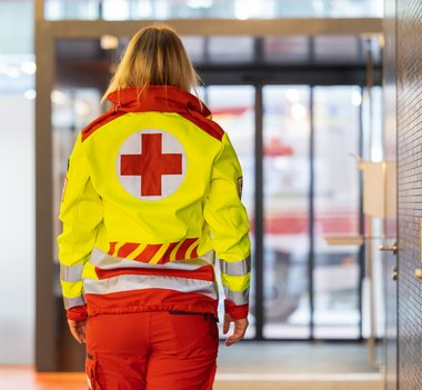 Von rund 330 beruflichen Mitarbeitenden und 1.500 Ehrenamtlichen ist gut ein Drittel weiblich. Frauen sind damit aus dem Rotkreuz-Alltag längst nicht mehr wegzudenken.