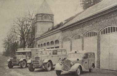 Drei Rettungsfahrzeuge vor der ehemaligen Feuer- und Rettungswache in der Gymnasiumstraße in Waidhofen/Thaya.