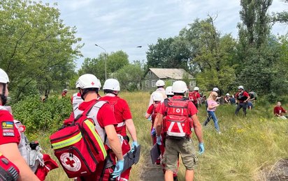 Gemeinsames Training für Rotkreuz-Mitarbeiter:innen in der Ukraine.