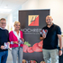 Notfallsanitäter Manuel Reisinger mit Hauptsponsor Wolfgang und Petra Hochreiter