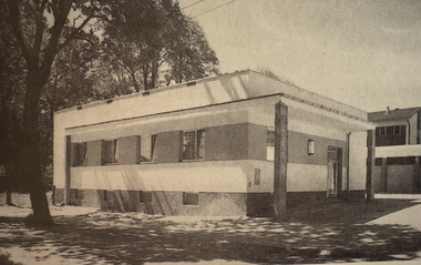 Der Neubau der Bezirksstelle Ende der sechziger Jahre in der Moritz-Schadek-Gasse. Ein kleiner eingeschossiger Flachbau.