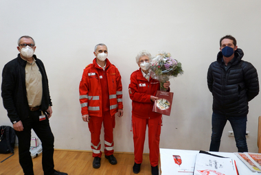 Hilda Gumpoldsberger feiert 60-jähriges Dienstjubiläum beim Roten Kreuz Eferding