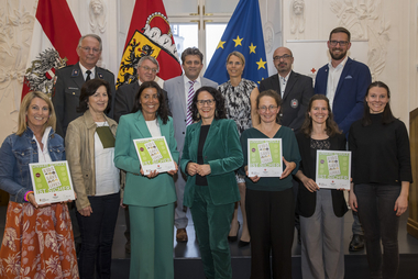 Verleihung "Kids Save Lives"-Plakette