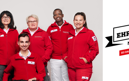 Gruppenfoto von Rotkreuz-Kolleg:innen