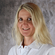 Portraitfoto von Karin Meisinger, Rettungs- und Notfallsanitäterausbildung, Ausbildung der Notkompetenzen, rettungsdienstliche Fortbildungen