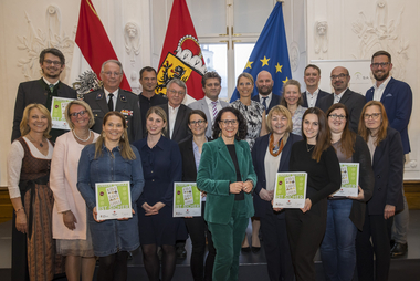 Verleihung "Kids Save Lives"-Plakette