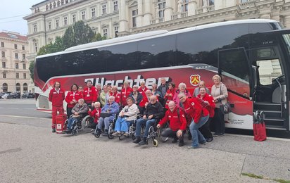 Reisegruppe mit Seniorenbetreuern
