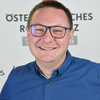 Portraitfoto von Fabian Karnekar, Bereichsleiter Gesundheits- und Soziale Dienste, Telekommunikation