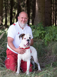 Klaus mit Bambam - © Anna Zehetner Hundeführer Klaus mit Boxerrüden Bambam