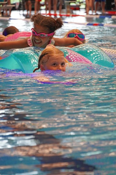 Pinguin Cup, Schwimmveranstaltung des Roten Kreuzes, Schwimmbewerb