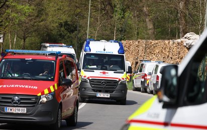 Großunfallübung der Abteilung Dornbirn gemeinsam mit LKH Bregenz und Unterstützung von Feuerwehr, Bergrettung und Wasserrettung Dornbirn, Organisator Julian Illigasch, Szenario: Schülerbus kollidiert mit Pkw, zweiter Pkw fährt auf, 35 Verletzte ins LKH Bregenz