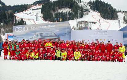 Gruppenfoto Ambulanzdienst Hahnenkammrennen Abfahrt 2020