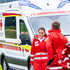 Wer zum Arzt muss, zur Therapie, ins Spital oder von dort nach Hause und selbst nicht gefähig ist, der kann den qualifizierten Krankentransport in Anspruch nehmen. Ausgebildete Rettungssanitäterinnen bringen den Patienten in einem Rettungsauto nach Hause oder von daheim ins Spital