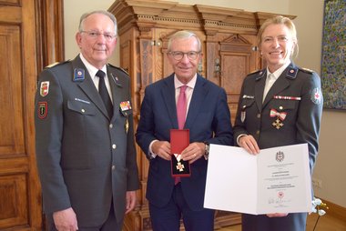 Präsident Dr. Werner Aufmesser, Landeshauptmann Dr. Wilfried Haslauer und Landesgeschäftsführerin Sabine Tischler
