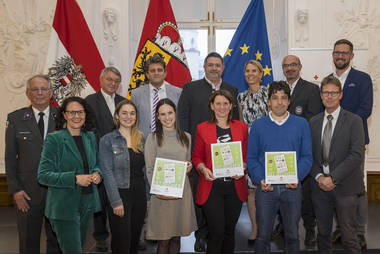 Verleihung "Kids Save Lives"-Plakette