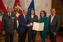 Im Bild: Rotkreuz-Präsident Dr. Werner Aufmesser, Landeshauptmann Wilfried Haslauer, Alexandra Wilhelmstätter aus Rauris (Pinzgau), Landesrätin Daniela Gutschi, Landesrat Christian Pewny.