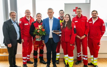 Gruppenfoto aller beteiligter Personen der Rettungskette