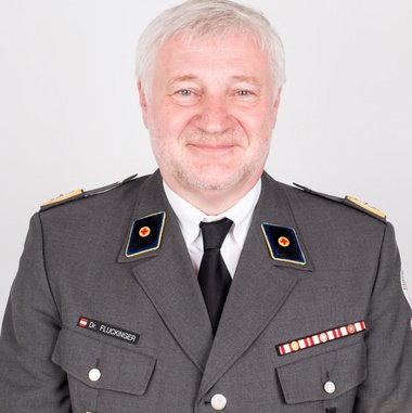 Thomas Fluckinger - © Rotes Kreuz Tirol Andreas Amplatz Thomas Fluckinger in der Rotkreuz-A-Uniform und im Portrait