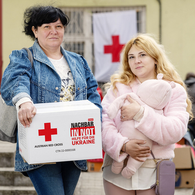 Olena Gerij, 49, und ihre Tochter Mariana Gerij, 23, flohen aus Irpin und kamen am 4. März 2022 nach Uzhhorod. Meliyana, ein erst 3 Wochen altes Mädchen, wurde Ende März geboren