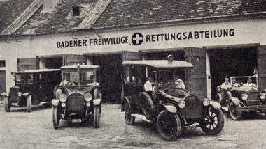 Alte Rettungsfahrzeuge
